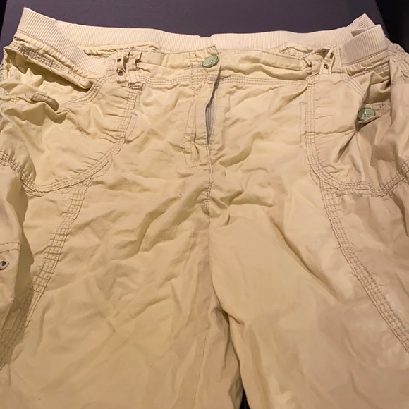 Lemon lime green stretchy capris - Picture 1 of 3